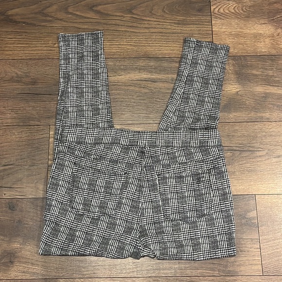 Seven pull on legging black and white plaid or houndstooth. Size large - Picture 7 of 7
